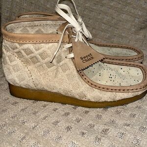 Men’s Clark’s original wallabies sweet chick, boots, size US seven